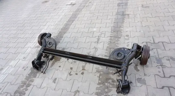Renault Clio III Rear axle beam 