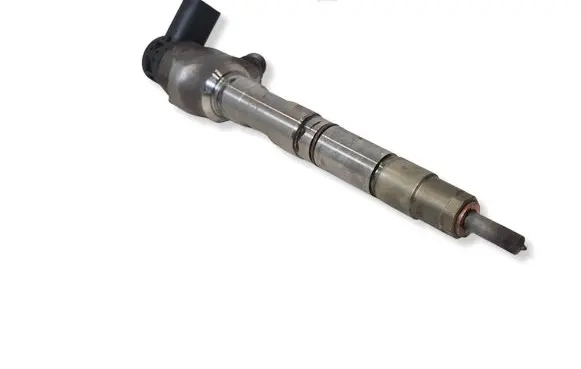 Volkswagen PASSAT B8 Fuel injector 04L130277AD