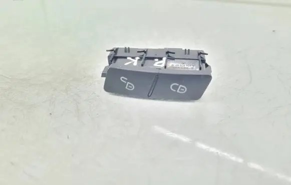 Mercedes-Benz CLS C218 X218 Central locking switch button A2048706310
