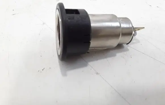 Opel Vectra C 12 V Socket (front) 13110430