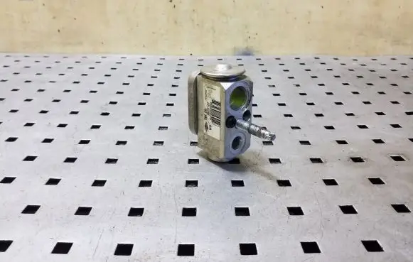 Jeep Grand Cherokee Air conditioning (A/C) expansion valve U3399002