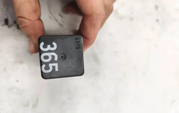 Audi A4 S4 B5 8D Other relay 8D0951253