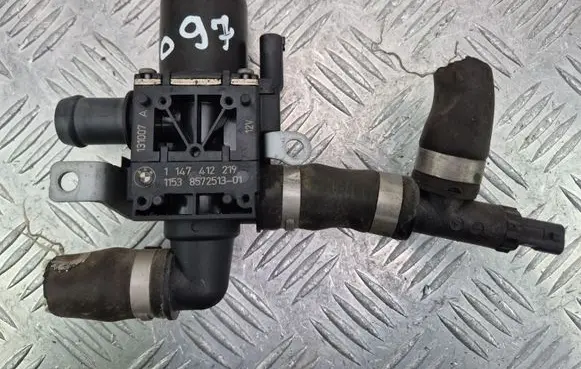 BMW X3 F25 Coolant heater control valve 8572513 1147412219