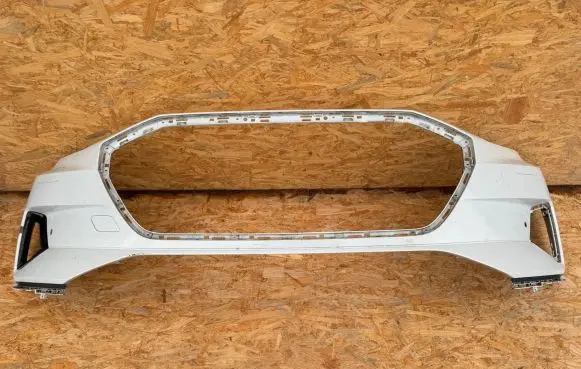 Audi e-tron Front bumper 4KE807437 4KE121736