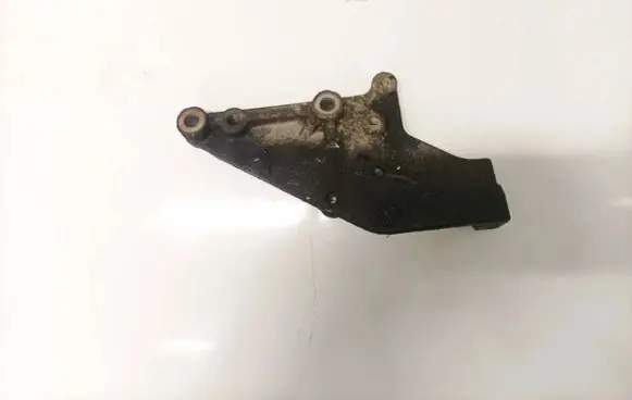 Mazda 626 Engine mounting bracket