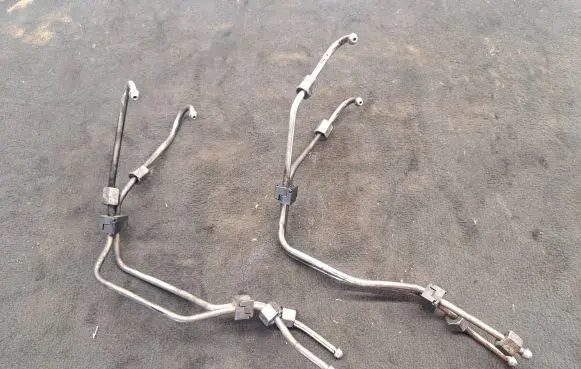 Volvo V50 Fuel injector supply line/pipe 