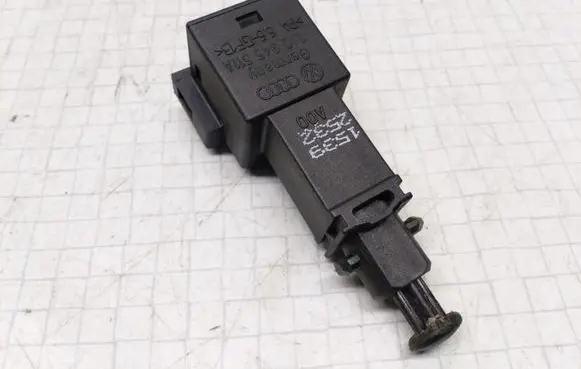 Skoda Octavia Mk1 (1U) Brake pedal sensor switch 1J0945511A