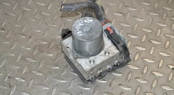 Audi A4 S4 B8 8K ABS Pump 8K0907379P