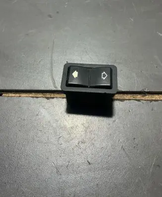 BMW 5 E39 Electric window control switch 8368974