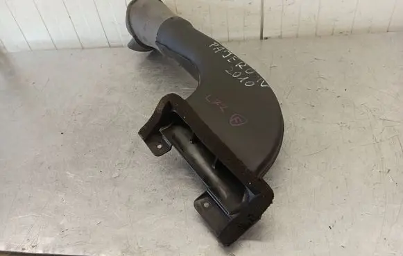 Mitsubishi Pajero Air intake duct part MR404731