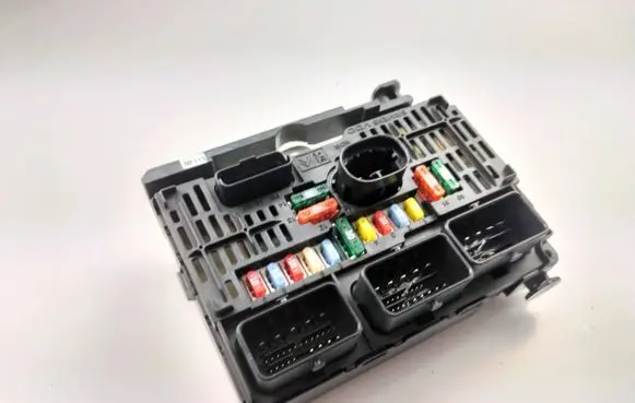 Citroen C4 I Fuse module 9661682980