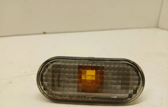 Volkswagen Golf IV Front fender indicator light 18235B