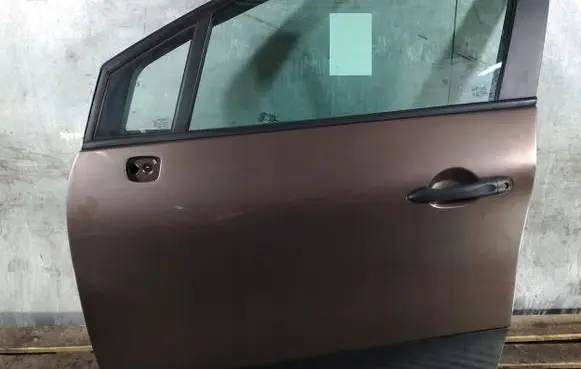 Renault Captur Front door