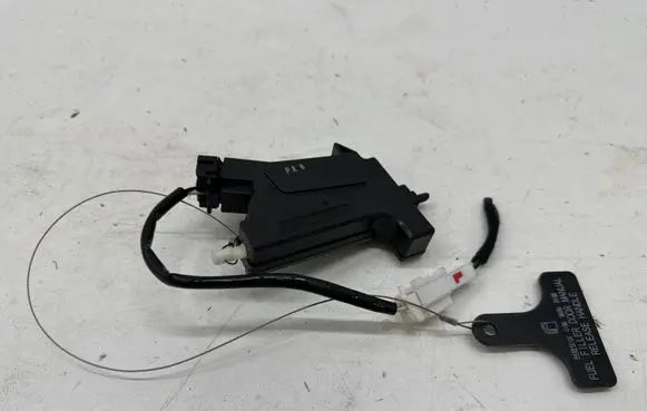 Fuel tank cap lock