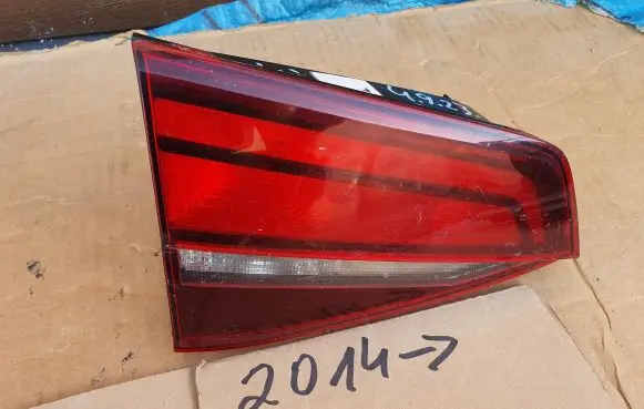 Volkswagen Jetta VI Tailgate rear/tail lights 5C6945093