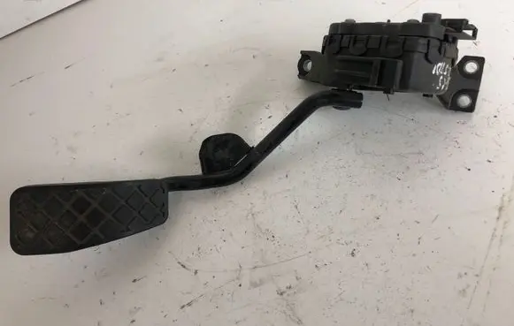 Audi A6 S6 C5 4B Accelerator throttle pedal 8E2721523