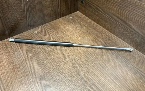 Tailgate strut