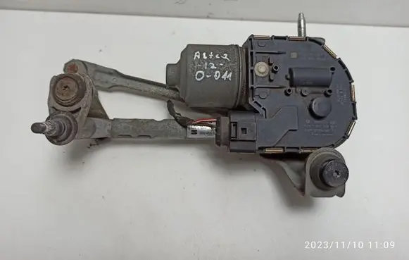 Seat Altea XL Front wiper linkage and motor 5P0955024E 5P0955120C