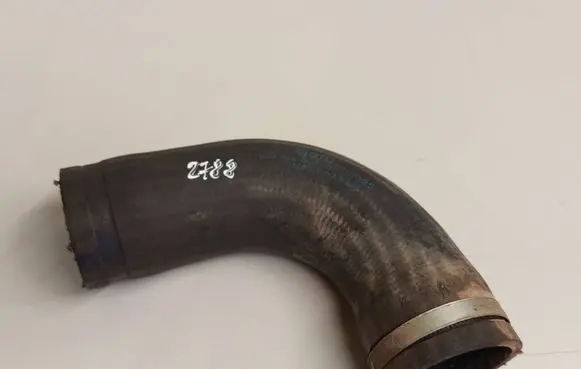 Volkswagen PASSAT B5 Intercooler hose/pipe 8D0145834