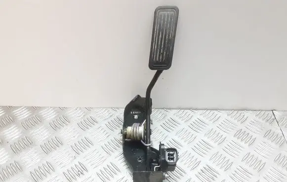 Toyota Avensis T250 Accelerator throttle pedal