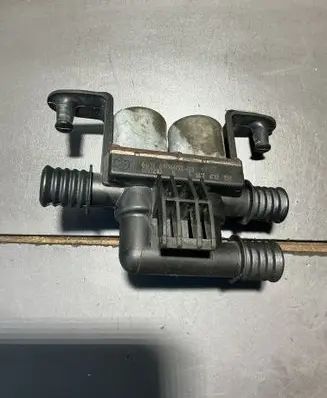 BMW 7 E65 E66 Coolant heater control valve 6906652 1147412159