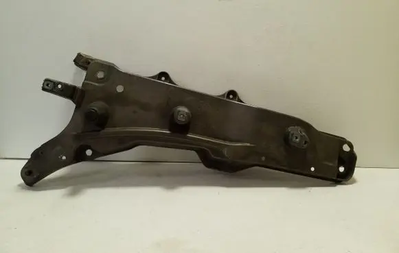 Volvo XC90 Fender mounting bracket 31391778