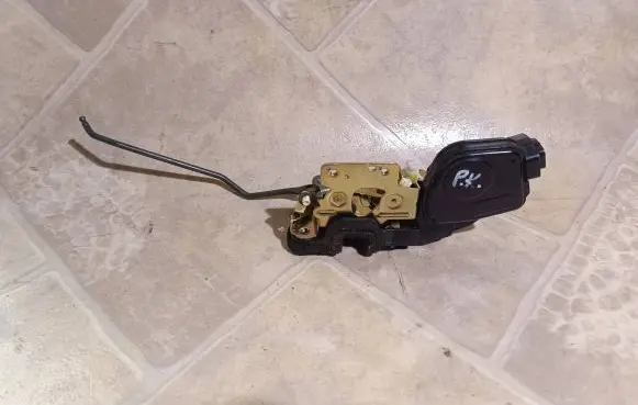 KIA Opirus Front door lock 3B30