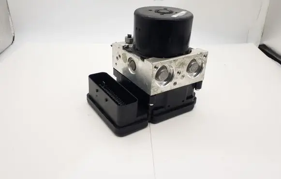 Volvo V40 ABS Pump 31400643 P31400643