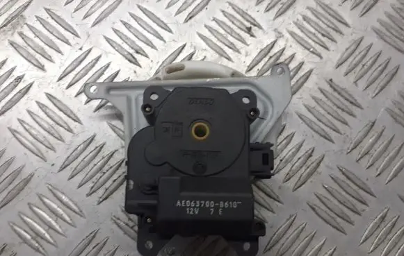 Toyota Avensis T250 A/C air flow flap actuator/motor AE0637008610