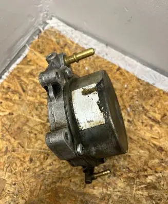 Opel Insignia A Vacuum pump