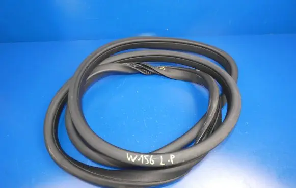 Mercedes-Benz GLA W156 X156 Rubber seal front door (on door) 