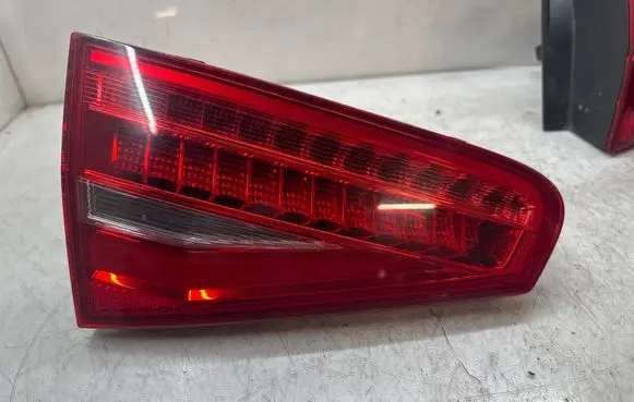 Audi A4 S4 B8 8K Tailgate rear/tail lights 01091701
