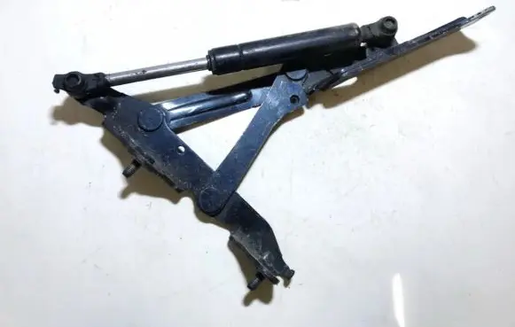 Mazda 121 Tailgate/trunk/boot hinge