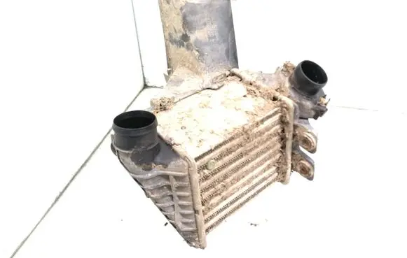 Volkswagen Golf III Intercooler radiator 1H0145805B