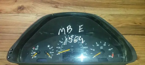 Mercedes-Benz E W210 Speedometer (instrument cluster) 88311281 a2105403011