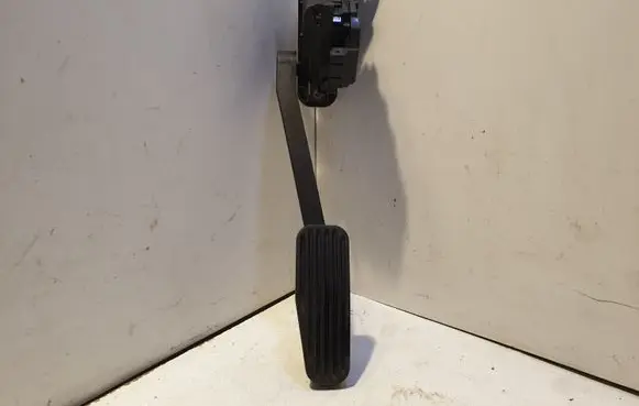 Volvo V70 Accelerator throttle pedal 9496822 00776922