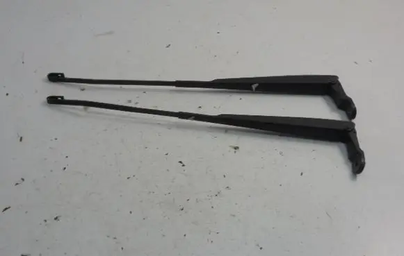 Dacia Logan I Front wiper blade arm 8200620432B