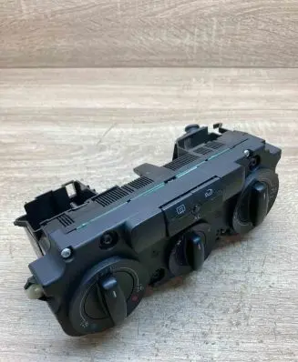 Volkswagen Golf V Climate control unit