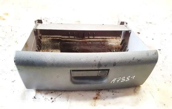 Chrysler Grand Voyager IV Glove box 302628 812590