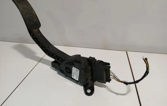 Ford Fiesta Accelerator throttle pedal 8V219F836AA