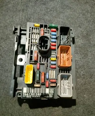 Peugeot 207 CC Comfort/convenience module 9661281580