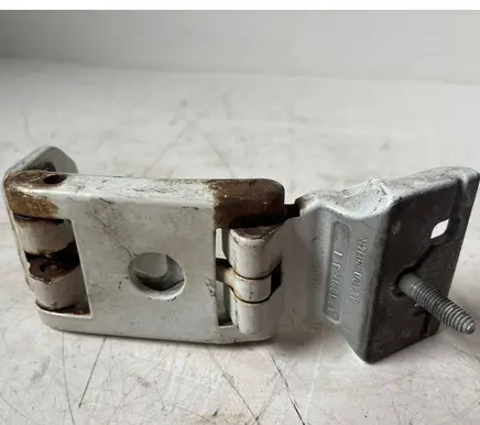Renault Master III Rear door lower hinge 844000014R