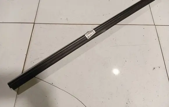 Chrysler Grand Voyager IV Front door glass trim molding 