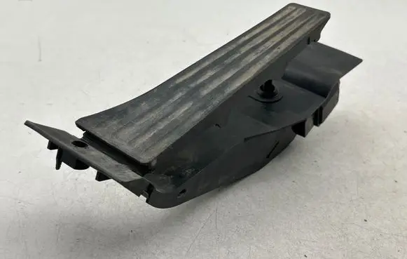 BMW 5 E60 E61 Accelerator throttle pedal 6772645 25916010 090906