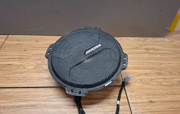 Jeep Wrangler Subwoofer speaker 68323000ab