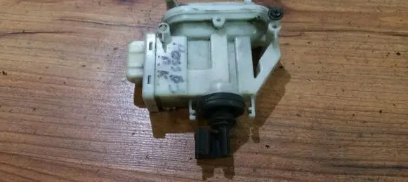 Volkswagen PASSAT B3 Central locking vacuum pump 357862153b