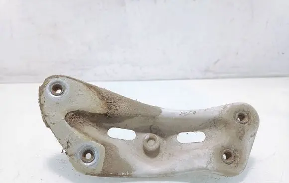 Skoda Octavia Mk2 (1Z) Fender mounting bracket