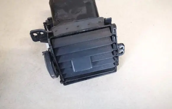 Toyota Auris 150 Dash center air vent grill bourbon9474