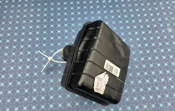 BMW 5 F10 F11 Intake resonator 8512249