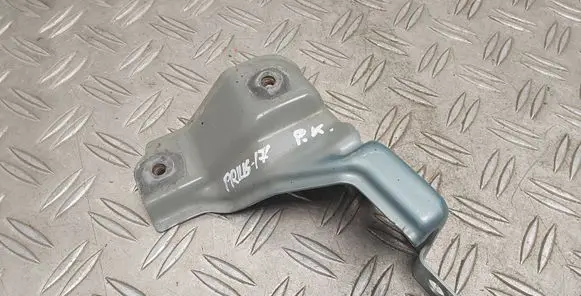 Fender mounting bracket